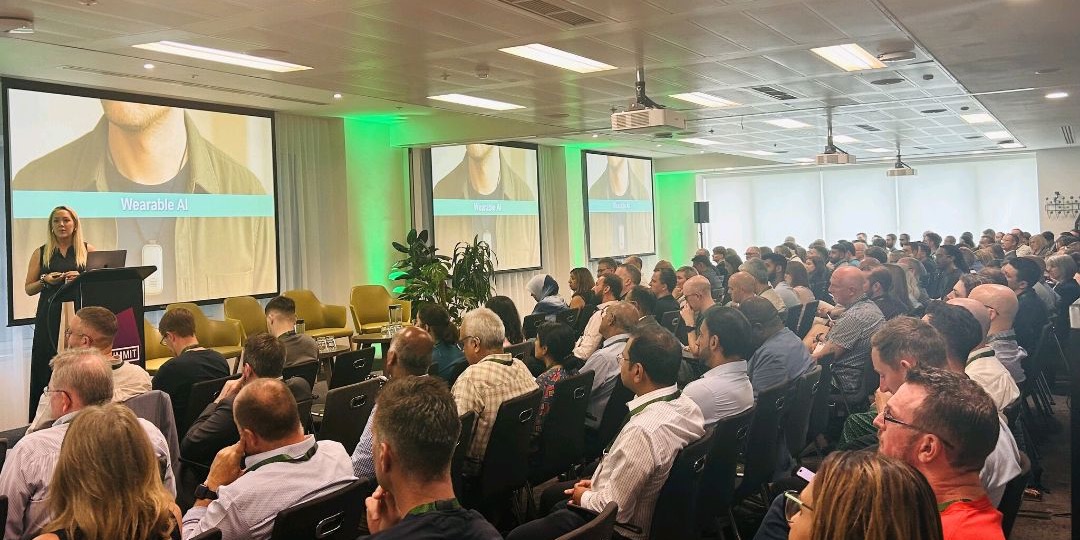 Billie presenting on wearable AI to a packed room at the AI Summit